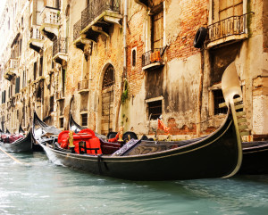 Traditional-Venice-gondola-ride